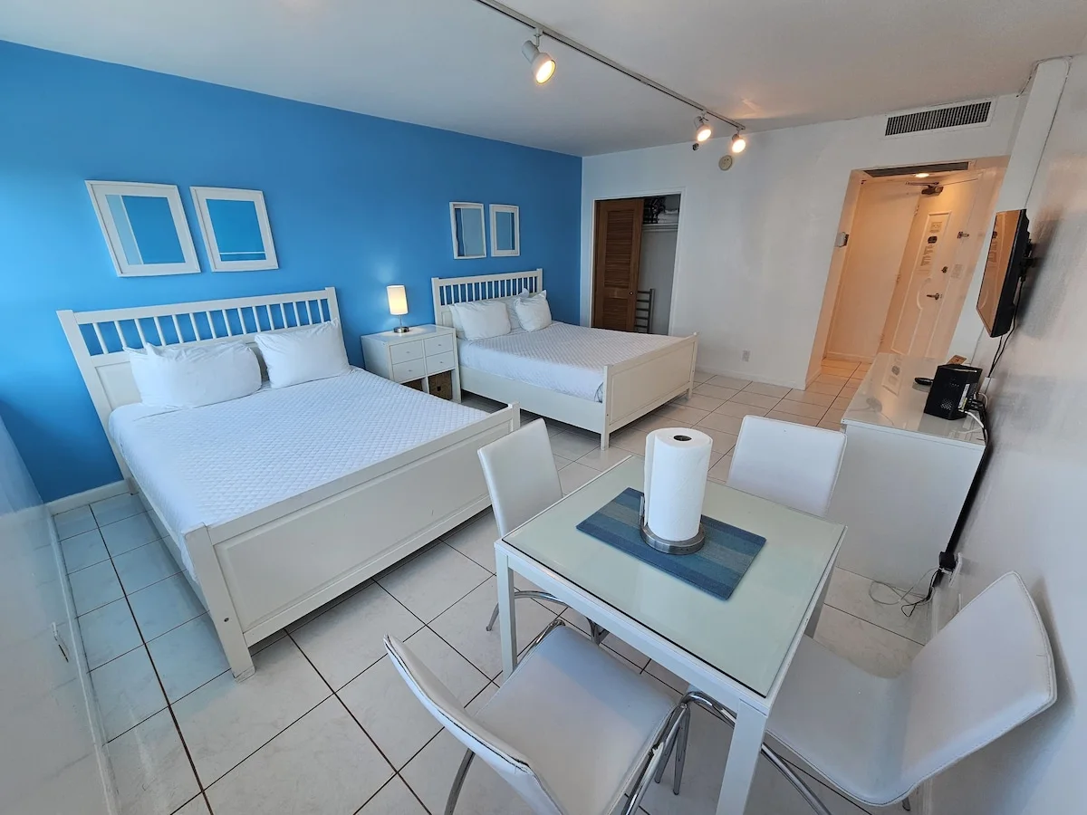 Beachfront Condo-Hotel with Bay Views