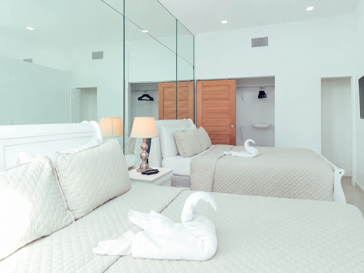 Beachfront 2 Bedroom Condo-Hotel with Bay Views A30 — Photo 3