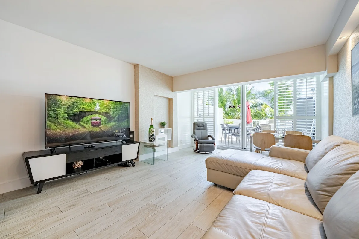 Unique Oceanview Apartment with Beach Access