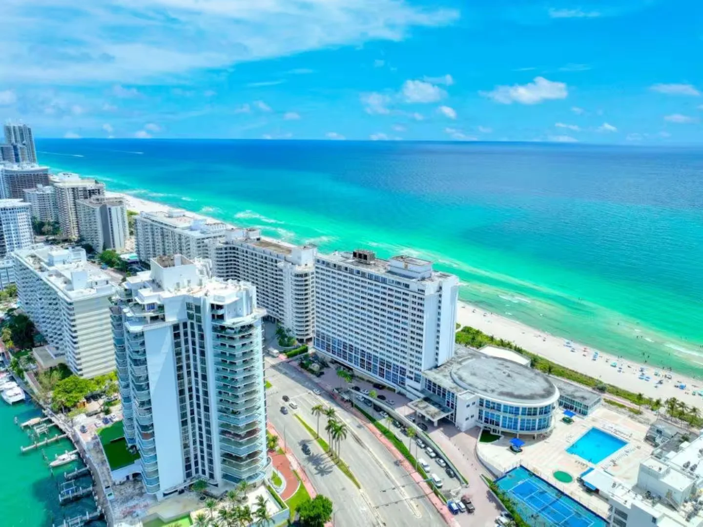 Beachfront 3 Bedroom Condo-Hotel A26 — Photo 2